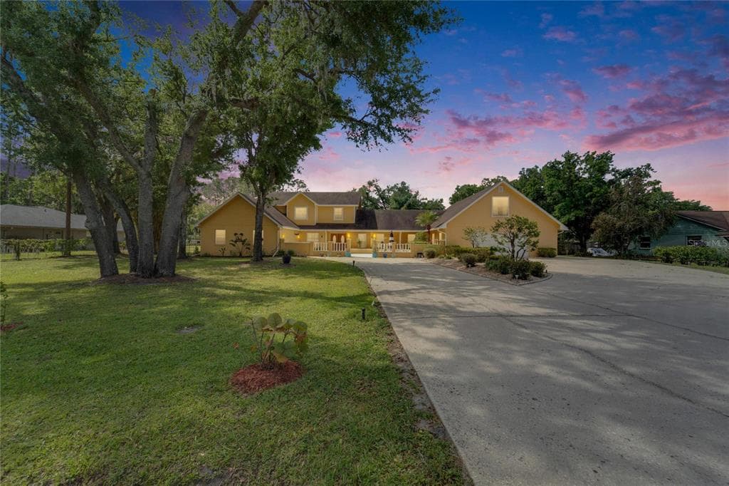 4902 LOG CABIN DRIVE LAKELAND, FL 33810