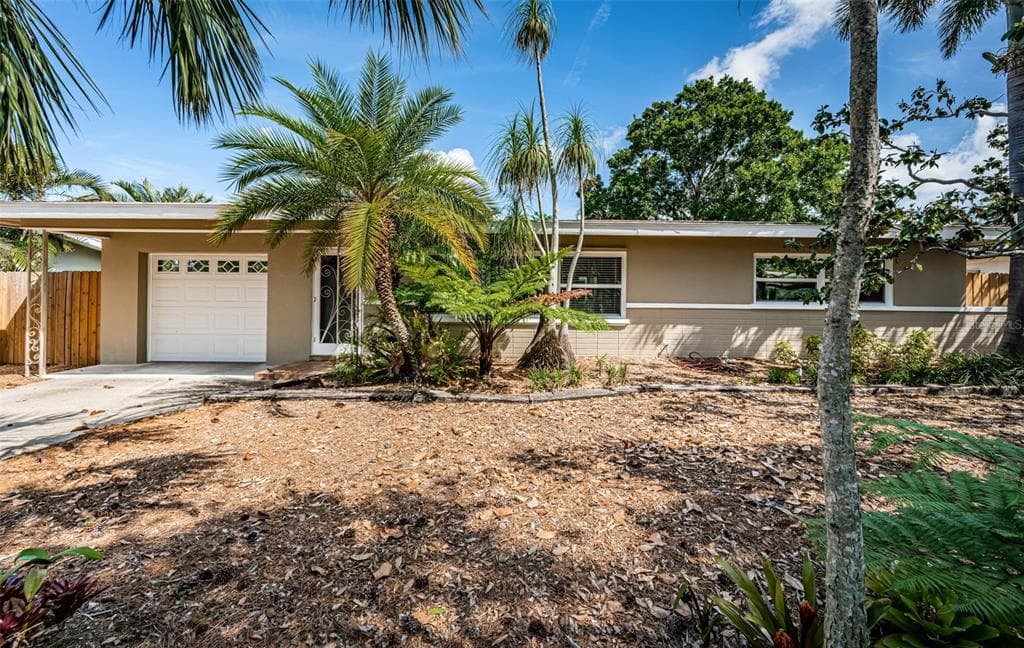 13865 BERMUDA DRIVE SEMINOLE, FL 33776