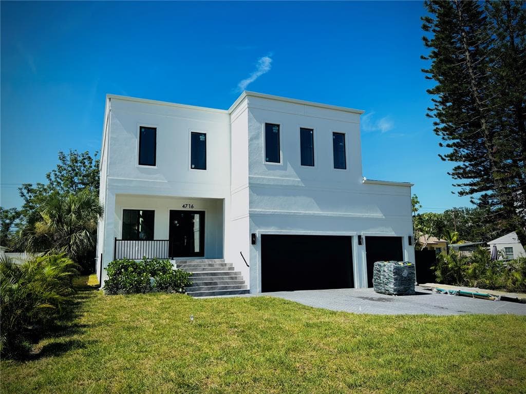 4716 W LAWN AVENUE TAMPA, FL 33611