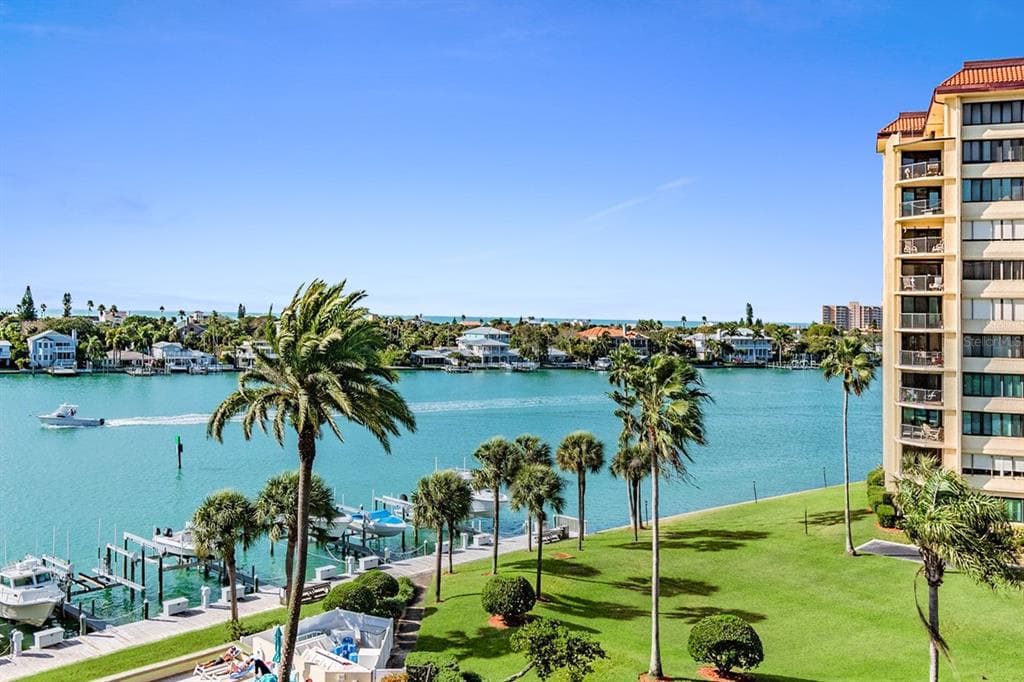690 ISLAND WAY UNIT 605 CLEARWATER BEACH, FL 33767