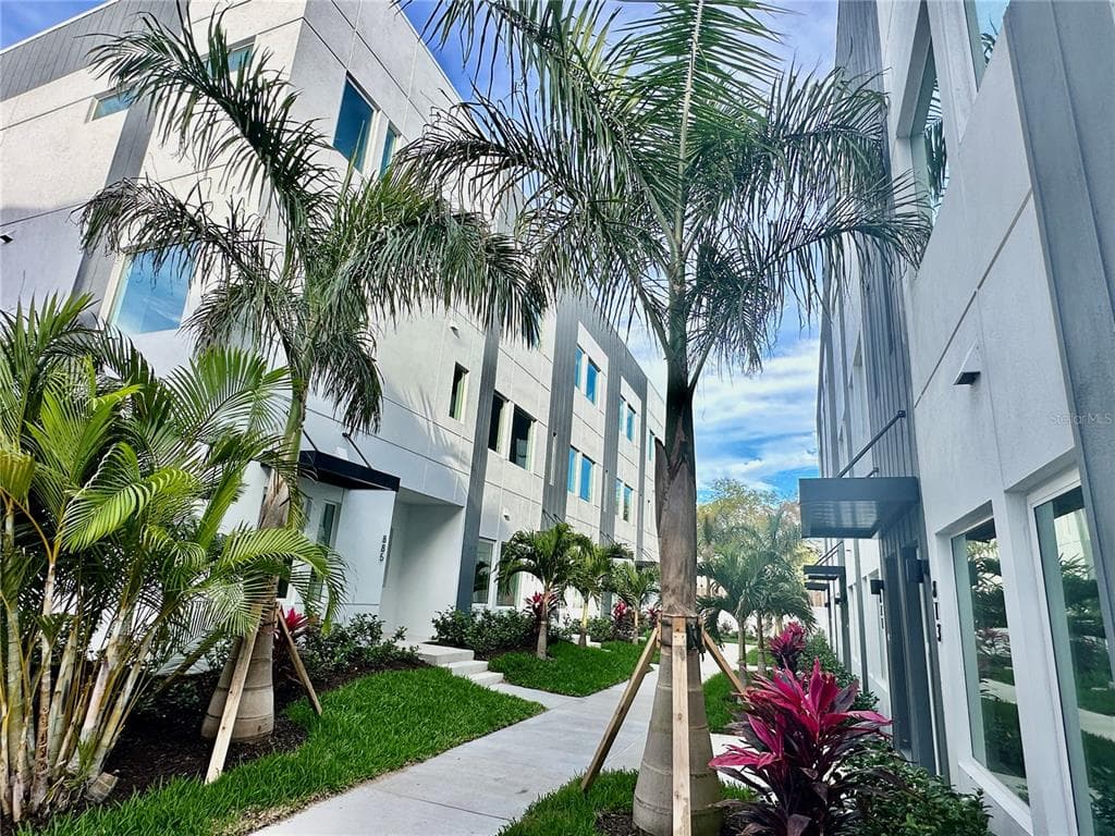 883 6TH AVENUE S ST PETERSBURG, FL 33701
