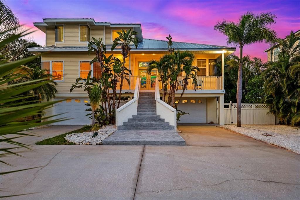 294 KENTUCKY AVENUE CRYSTAL BEACH, FL 34681