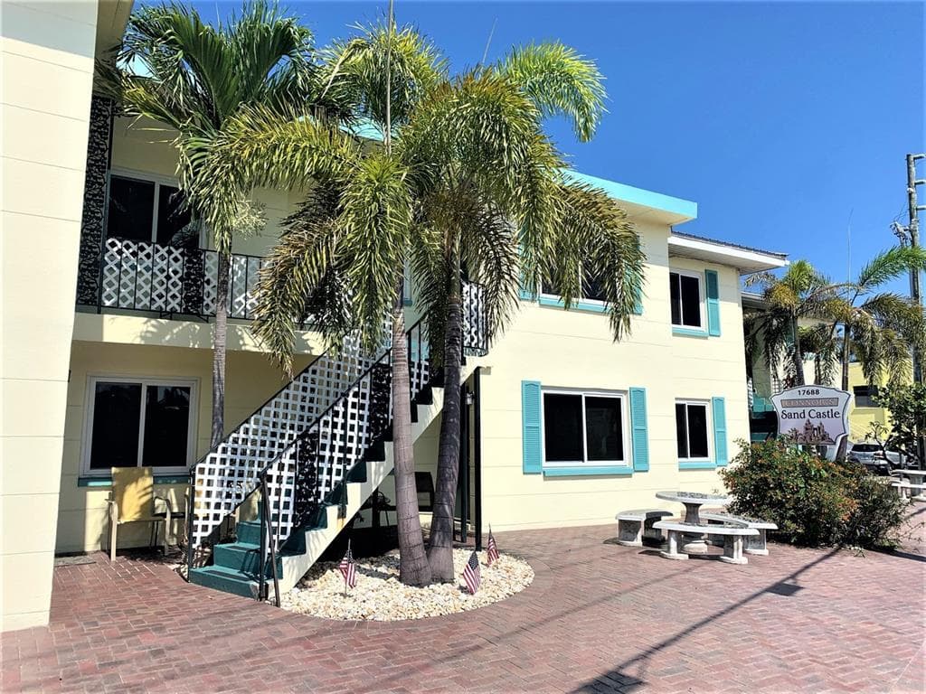 17688 GULF BOULEVARD UNIT 201 REDINGTON SHORES, FL 33708