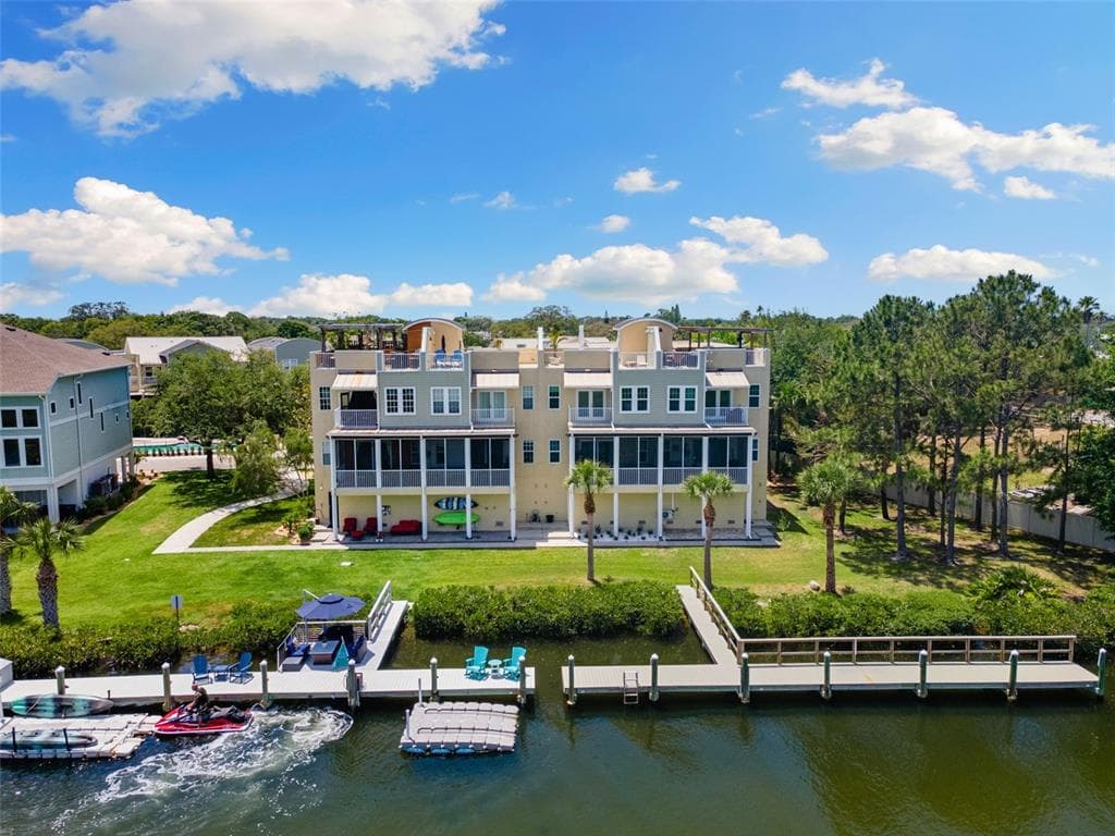 107 ATHENIAN WAY TARPON SPRINGS, FL 34689