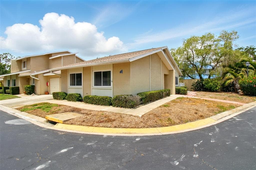 1671 CAPE ANN AVENUE NE UNIT 4 ST PETERSBURG, FL 33702