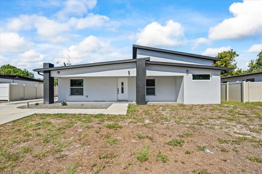 10104 N DARTMOUTH AVENUE TAMPA, FL 33612