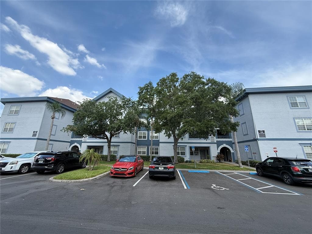 1530 VILLA CAPRI CIRCLE UNIT 302
