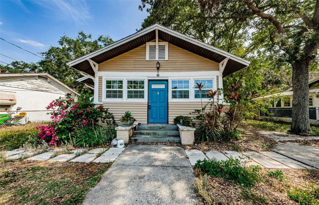 41 W BOYER STREET TARPON SPRINGS, FL 34689