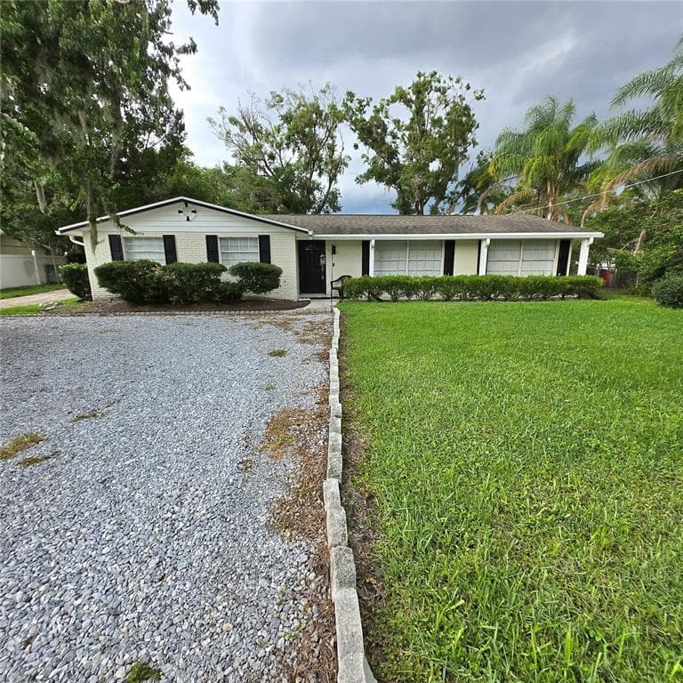 1412 SUNSET LANE