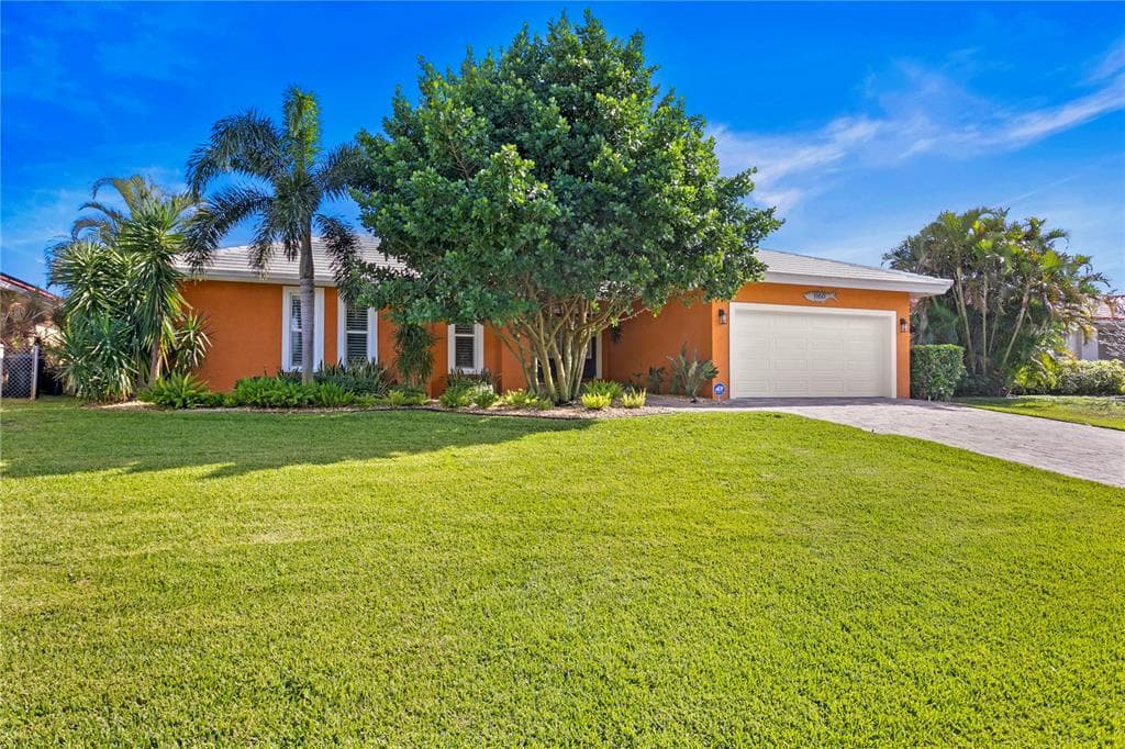 1960 MONTANA AVENUE NE ST PETERSBURG, FL 33703