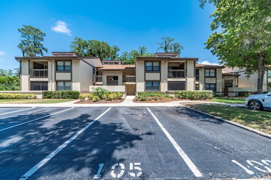 105 WOODLAKE WYNDE OLDSMAR, FL 34677