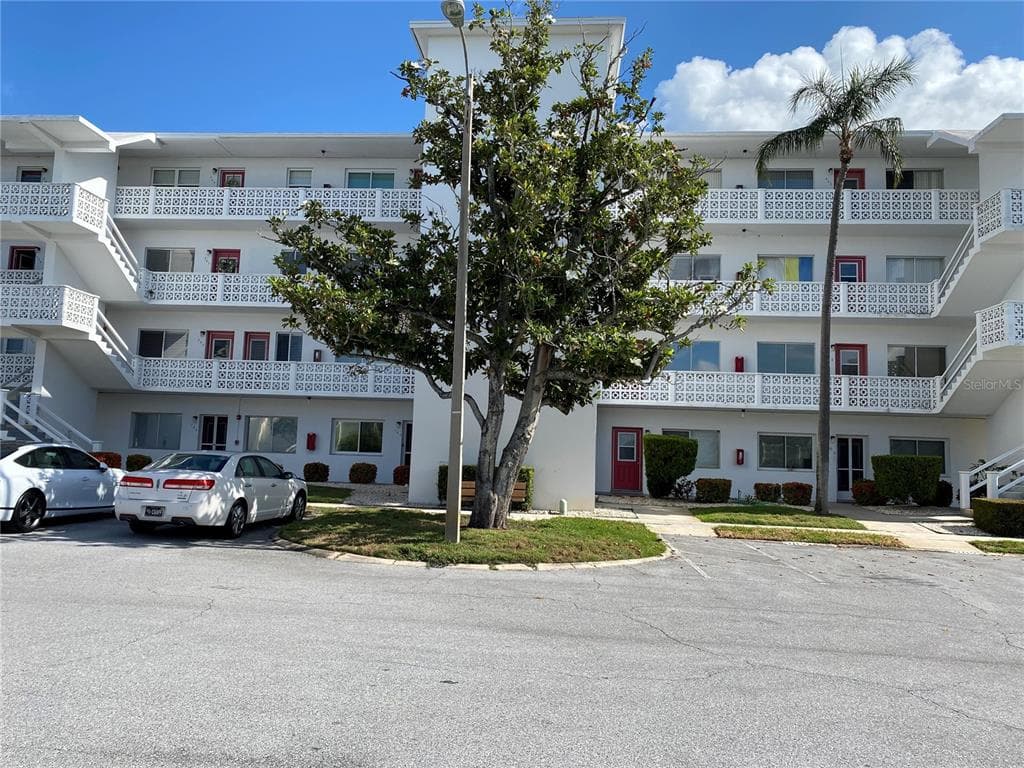 8055 112TH STREET UNIT 406 SEMINOLE, FL 33772