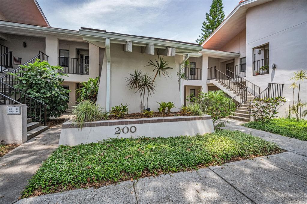 300 S FLORIDA AVENUE UNIT 200J