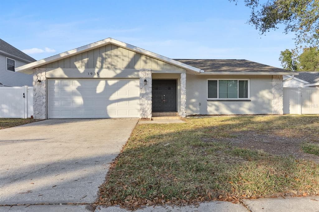 1935 SPANISH OAKS DRIVE N