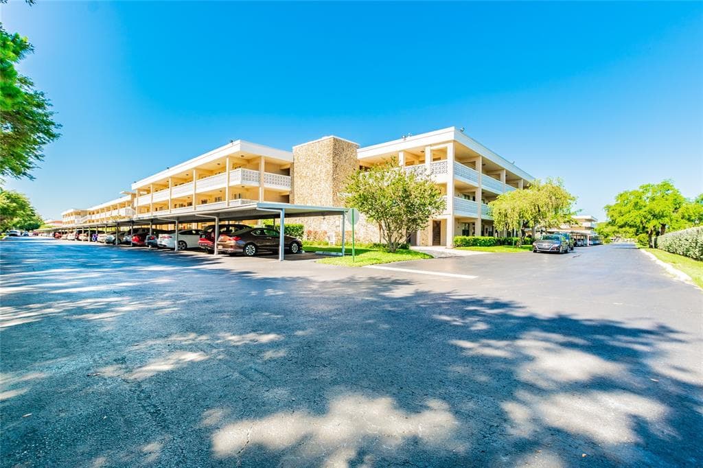 4885 1ST STREET NE UNIT 110 ST PETERSBURG, FL 33703