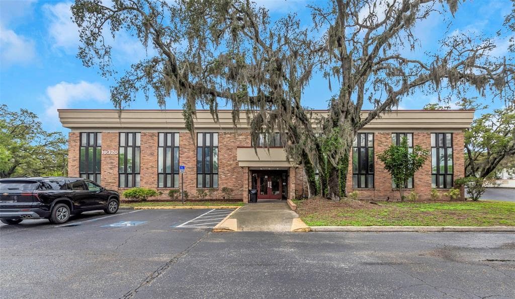 10320 N 56TH STREET UNIT 100 TEMPLE TERRACE, FL 33617