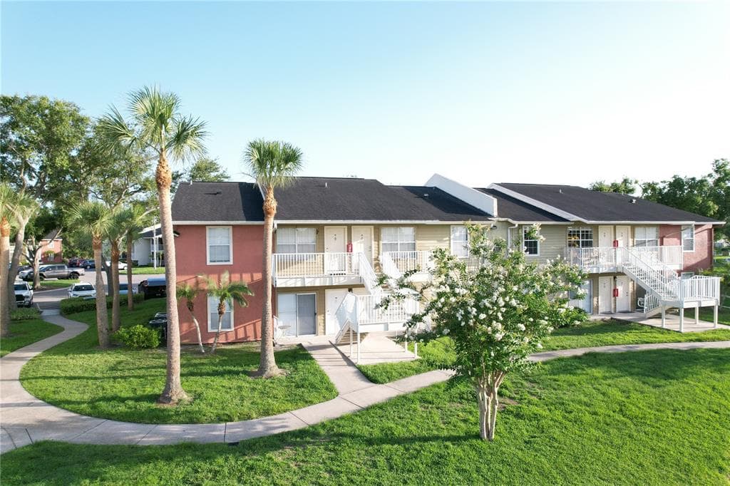 220 LAKE PARSONS GREEN AVENUE UNIT 105 BRANDON, FL 33511