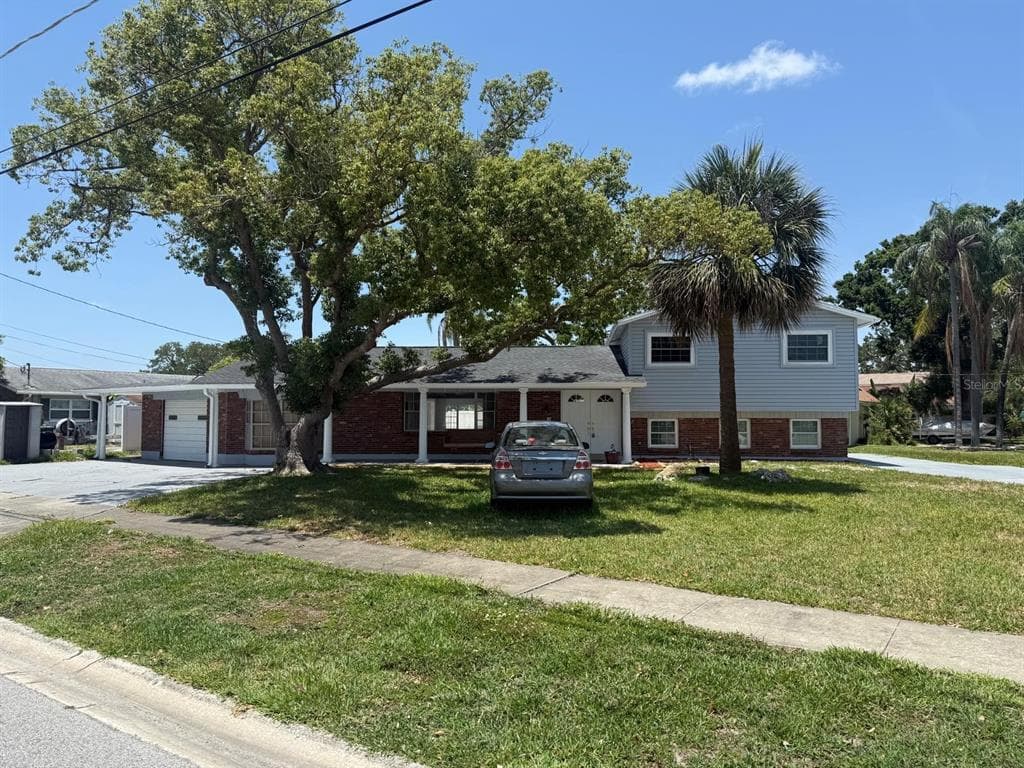 4802 BAY CREST DRIVE