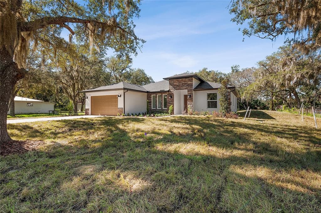304 N JUNGLE ROAD GENEVA, FL 32732