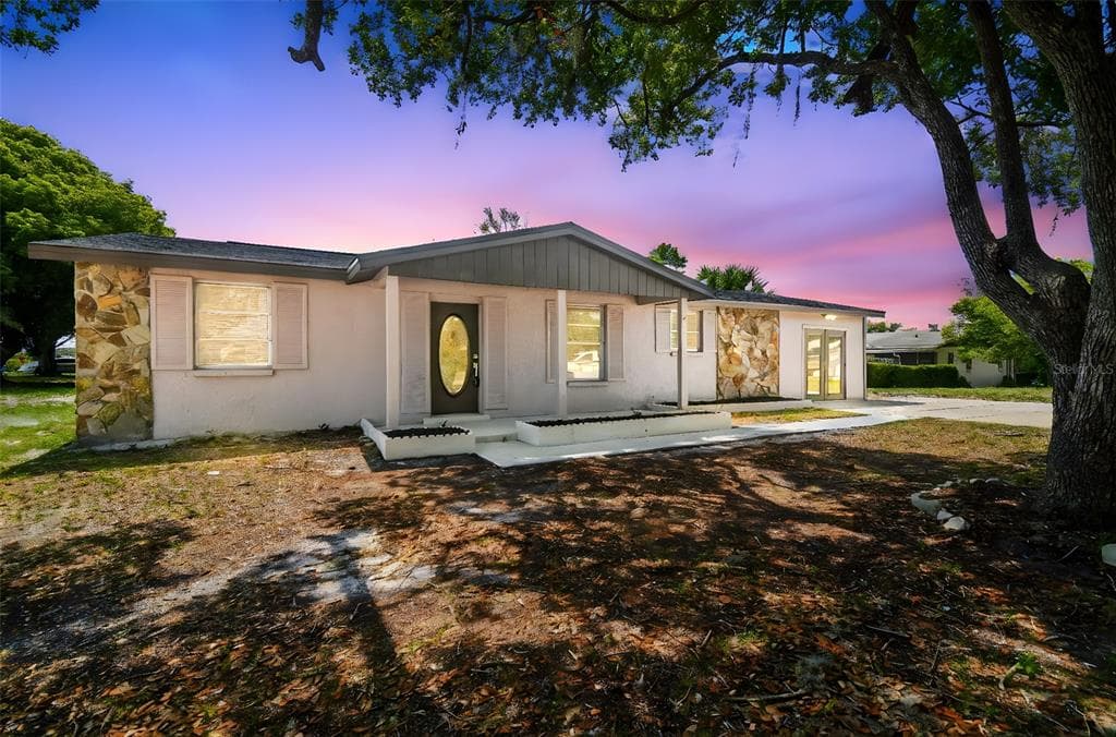 4608 DELTONA BOULEVARD SPRING HILL, FL 34606