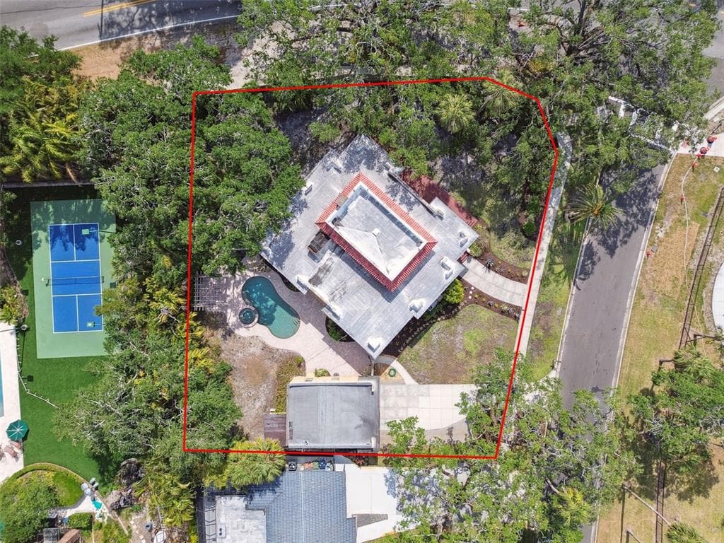 2710 N DUNDEE STREET TAMPA, FL 33629