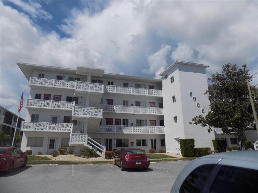 8055 112TH STREET UNIT 401 SEMINOLE, FL 33772
