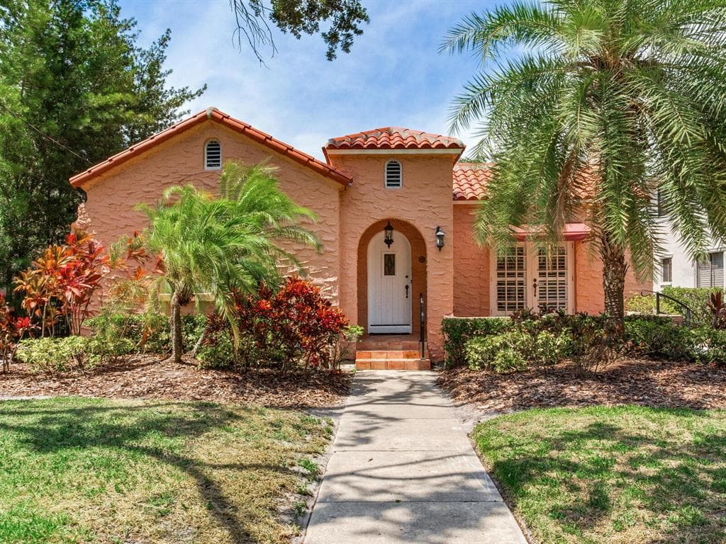 4521 W AZEELE STREET TAMPA, FL 33609