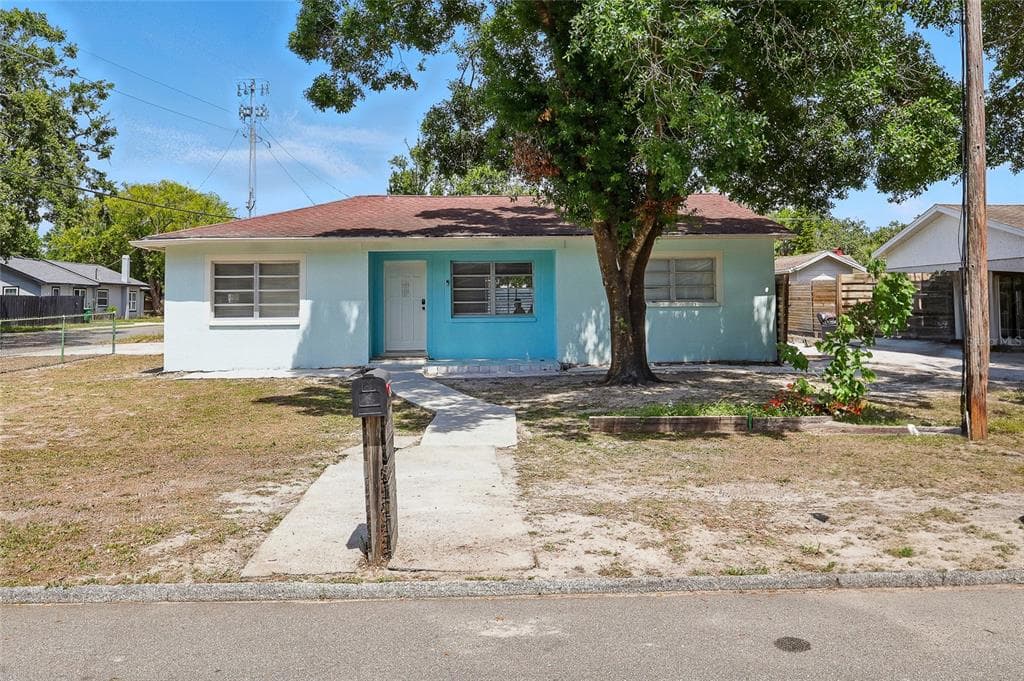 8525 N OLA AVENUE TAMPA, FL 33604