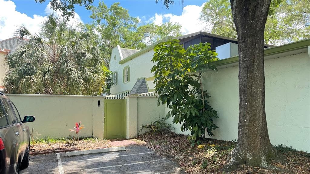 4413 VIEUX CARRE CIRCLE TAMPA, FL 33613