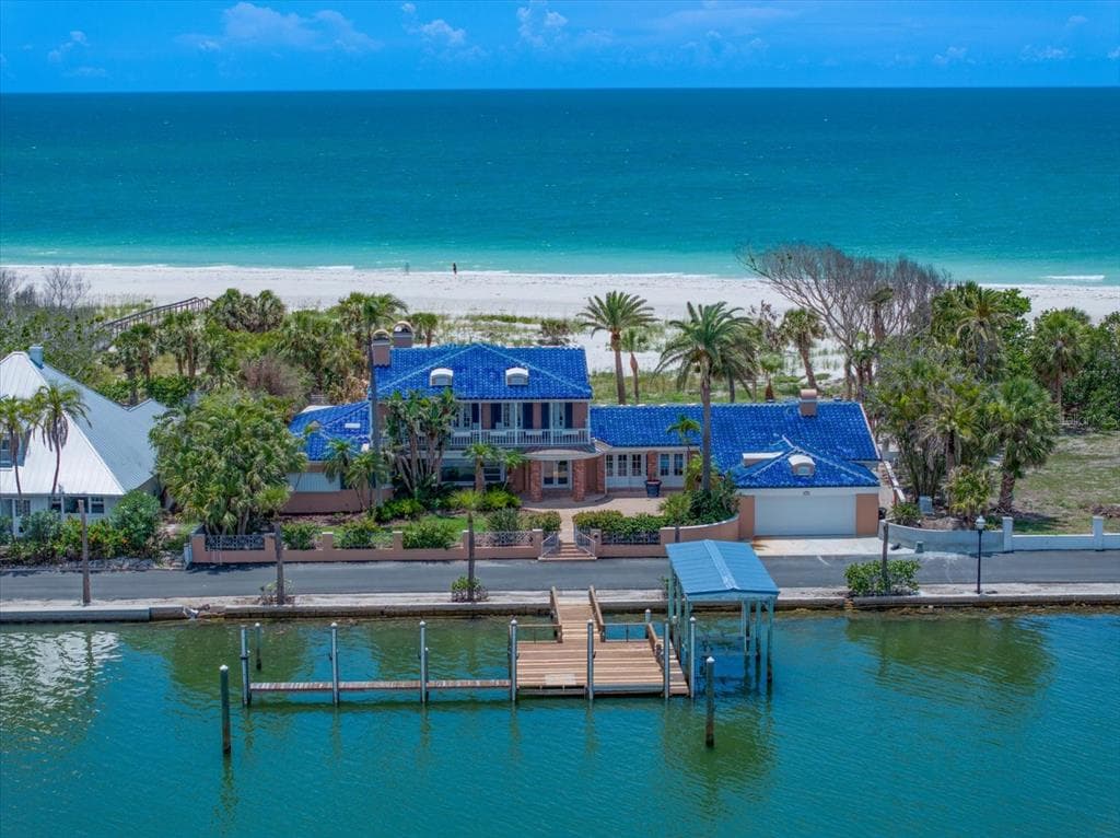 1114 MANDALAY POINT CLEARWATER BEACH, FL 33767