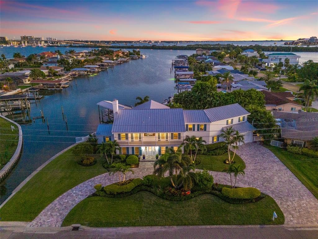511 WINDWARD PASSAGE CLEARWATER BEACH, FL 33767