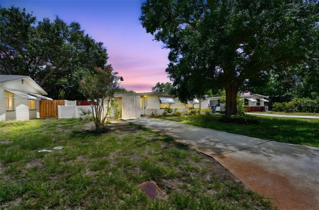 516 NORTHMOOR AVENUE N ST PETERSBURG, FL 33702