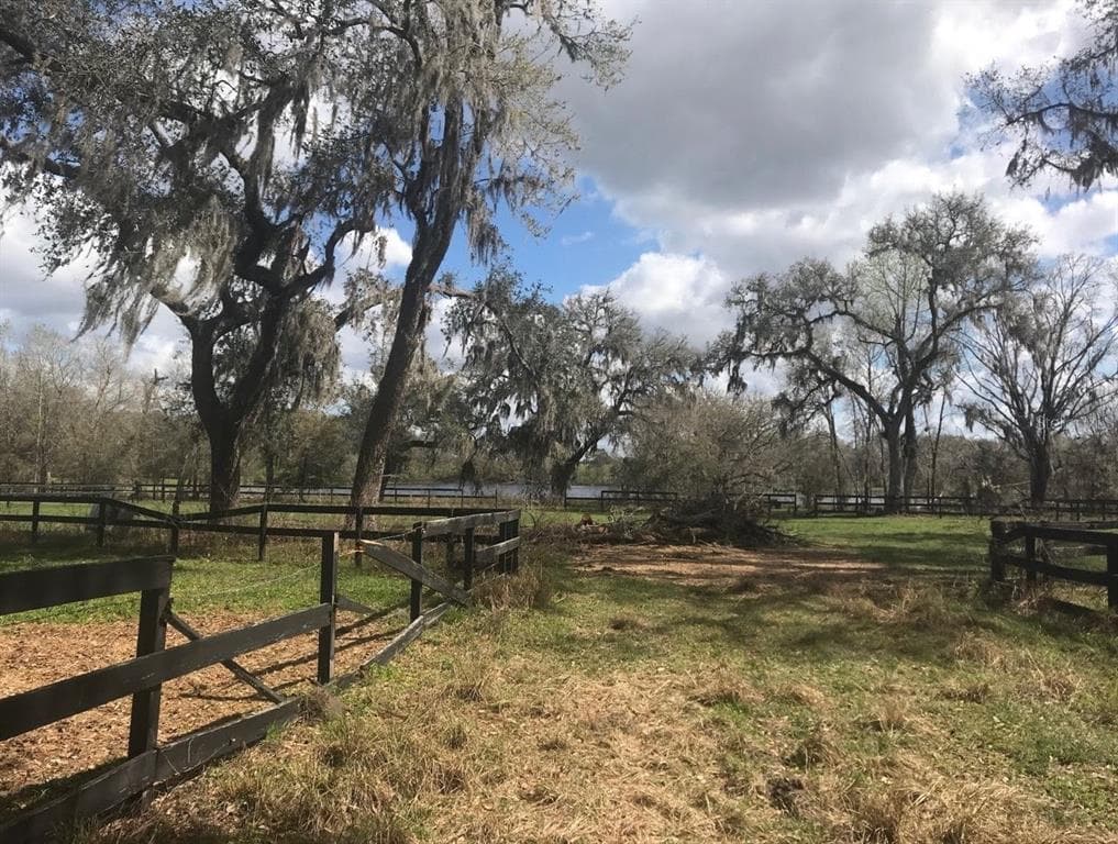 PALOMINO LAKES DR