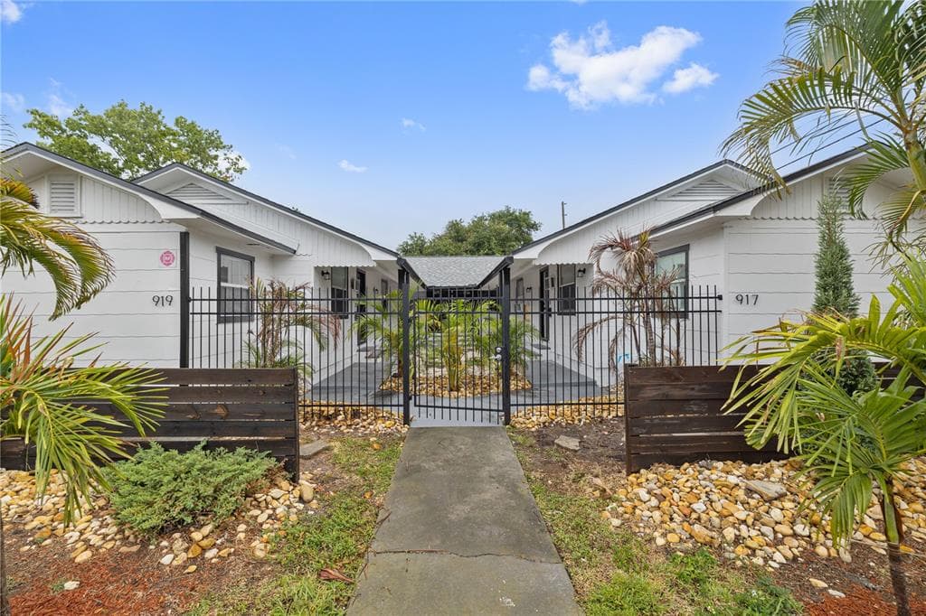 917 30TH AVENUE N UNIT 4 ST PETERSBURG, FL 33704