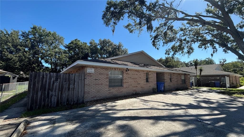 3205 BLOOMINGDALE VILLAS COURT BRANDON, FL 33511