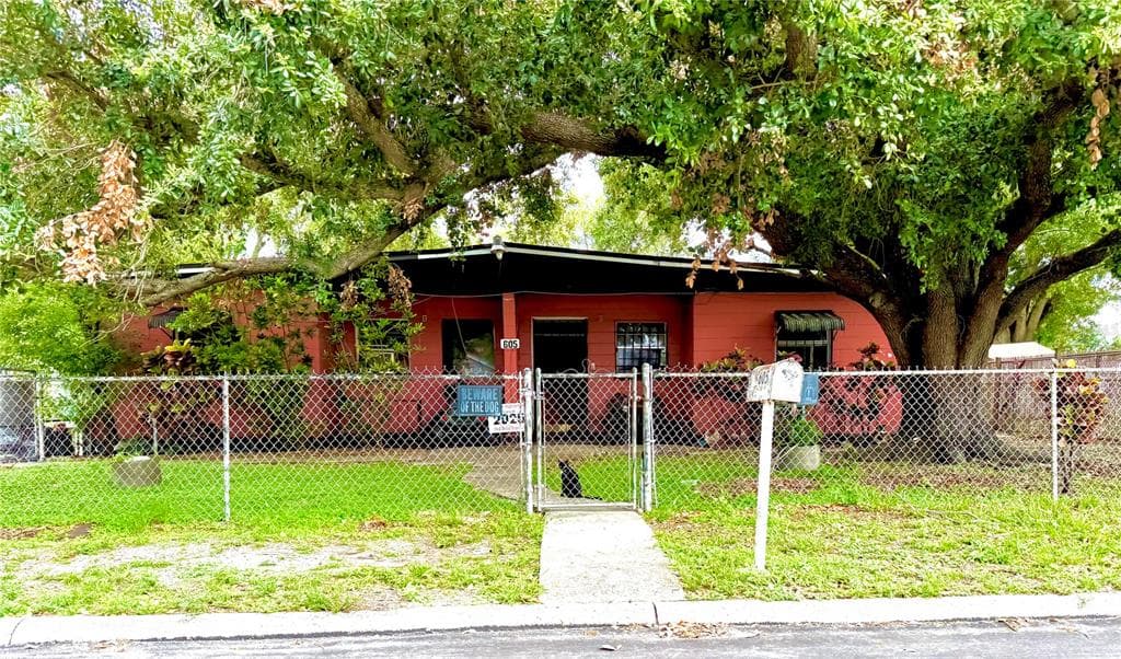 605 MONTANA AVENUE LAKELAND, FL 33815
