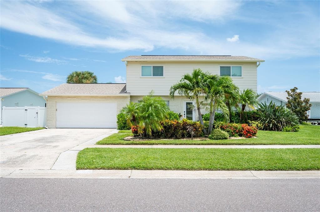 8425 FLAGSTONE DRIVE