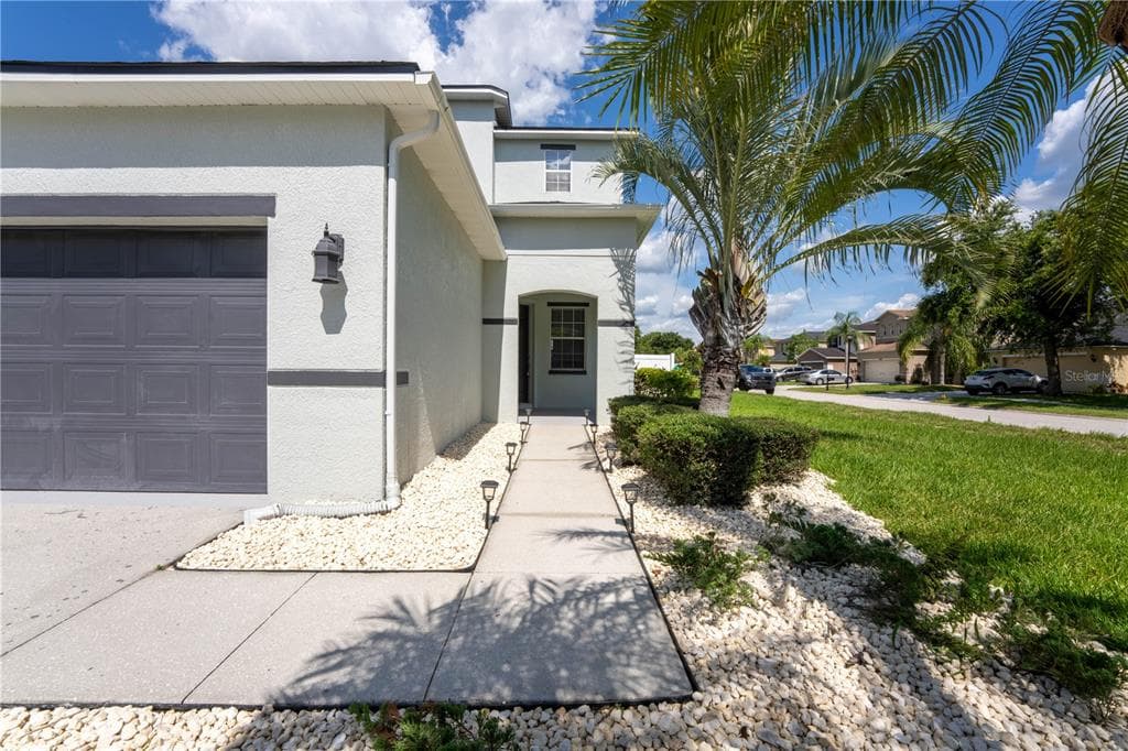9110 LANTERN OAK WAY