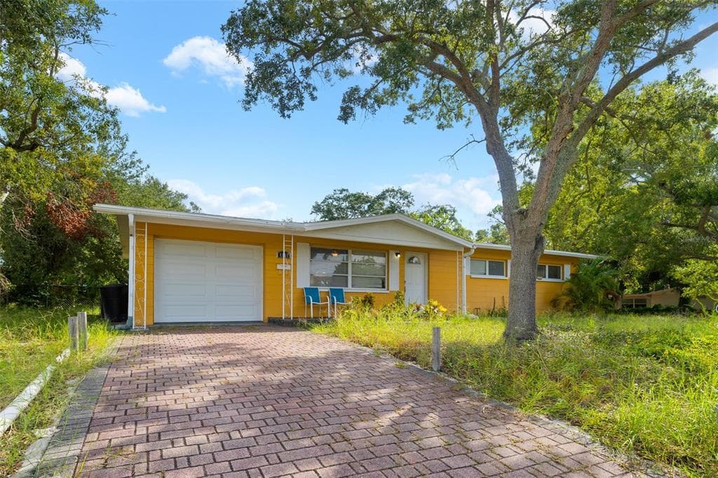 4136 WHITING DRIVE SE ST PETERSBURG, FL 33705