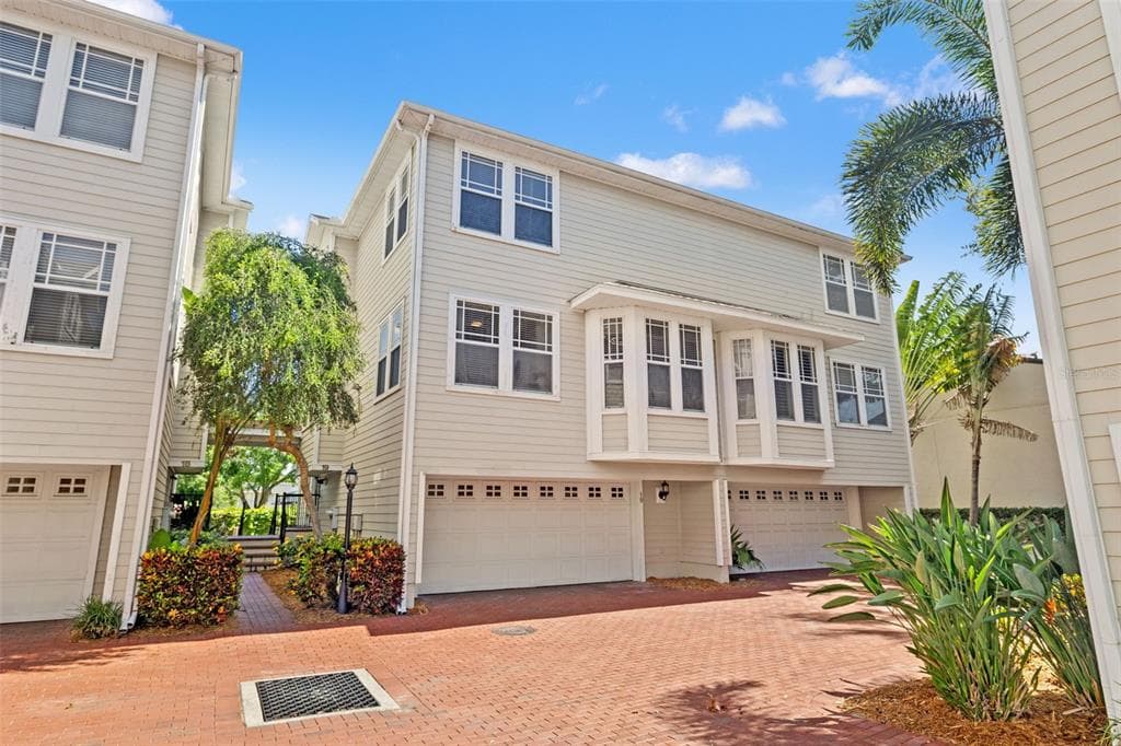 3315 W DE LEON STREET UNIT 19 TAMPA, FL 33609