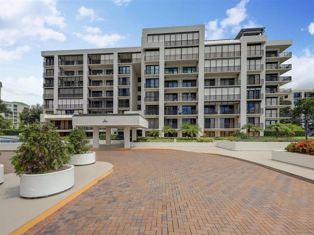 6 BELLEVIEW BOULEVARD UNIT 304 BELLEAIR, FL 33756