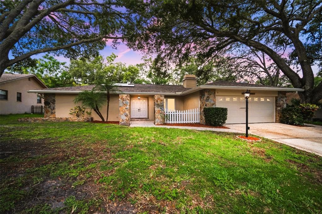 15 SEEDLING DRIVE SAFETY HARBOR, FL 34695