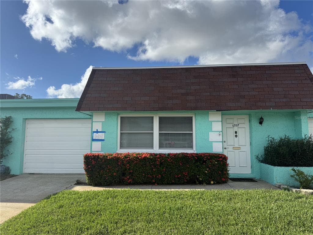 6997 VERSAILLES N PINELLAS PARK, FL 33781