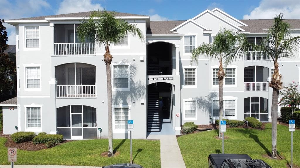2300 BUTTERFLY PALM WAY UNIT 204 KISSIMMEE, FL 34747