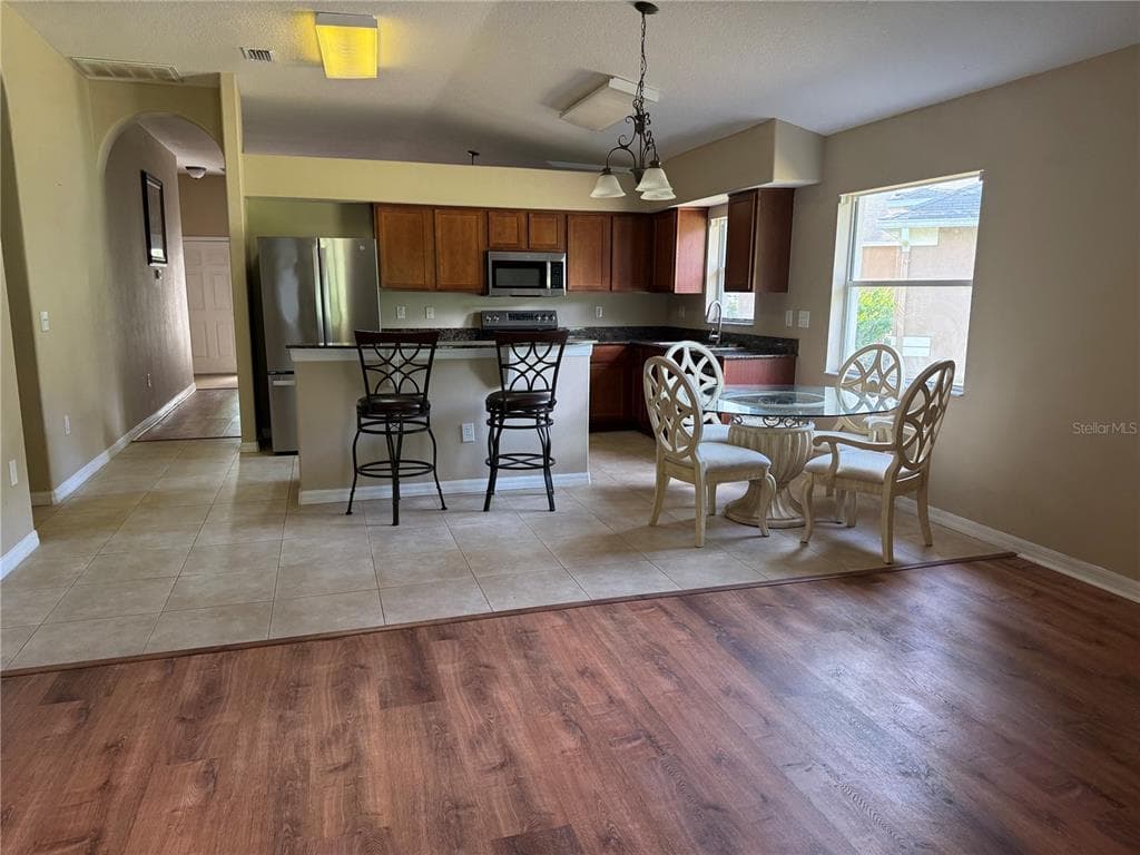 7201 ROYAL GEORGE COURT WESLEY CHAPEL, FL 33545