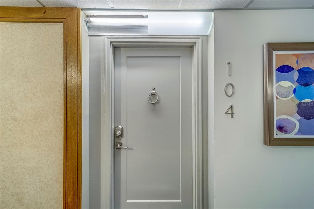 400 ISLAND WAY UNIT 104 CLEARWATER BEACH, FL 33767
