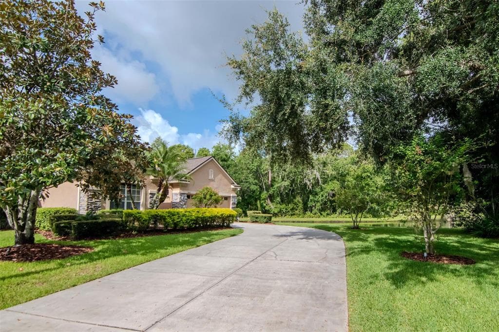 9401 GREENPOINTE DRIVE