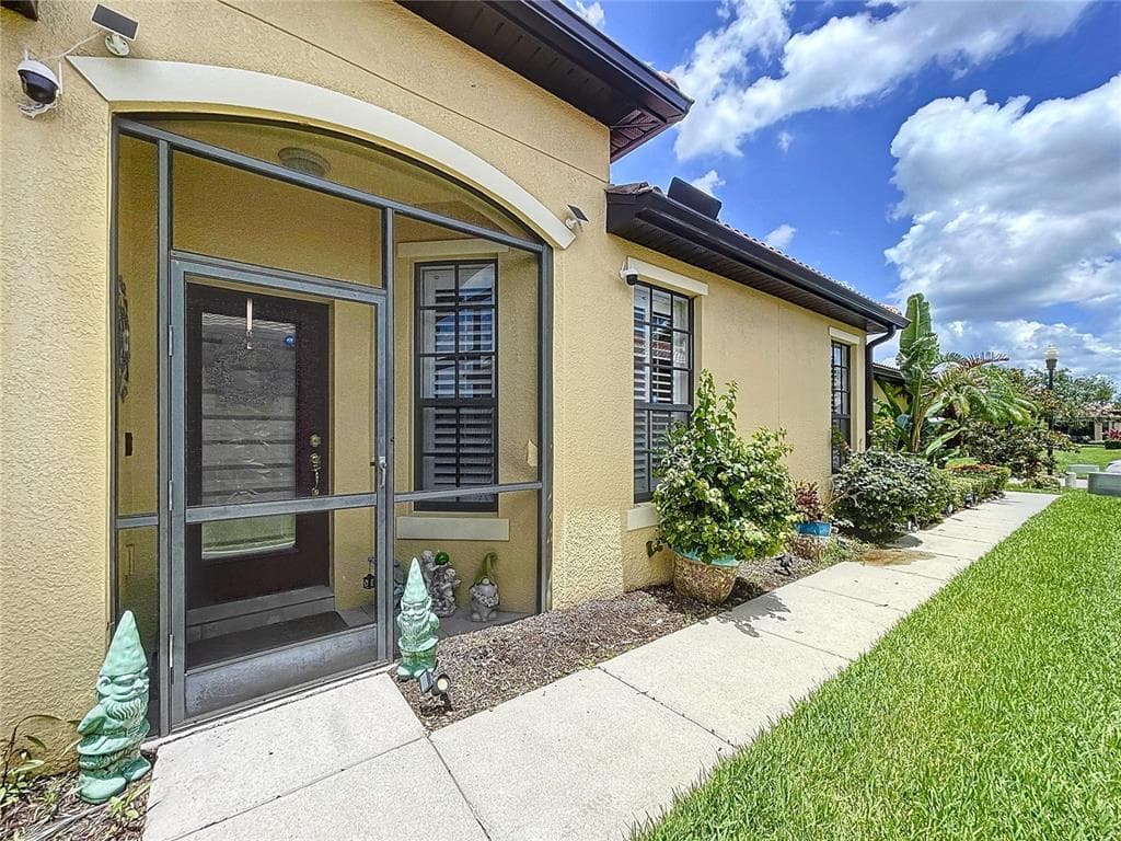 5657 SUNSET FALLS DR APOLLO BEACH, FL 33572