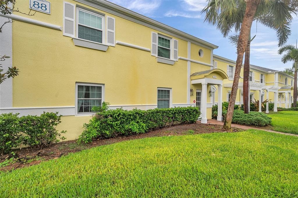 121 SEAHORSE DRIVE SE UNIT A ST PETERSBURG, FL 33705