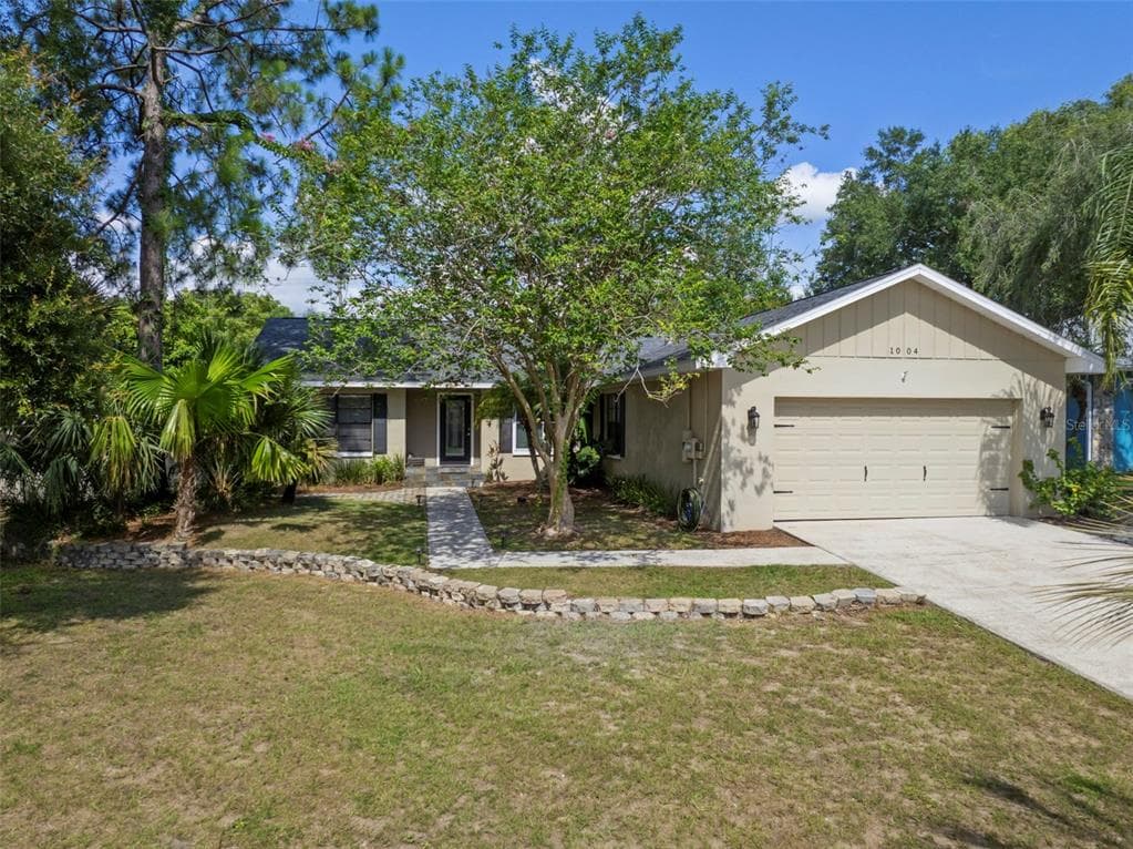 1004 CLASSIC DRIVE VALRICO, FL 33594
